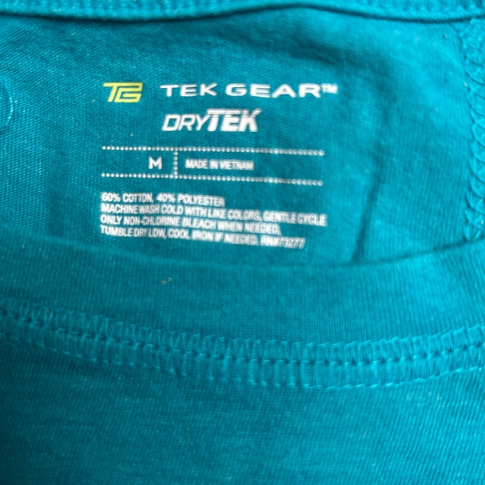 Women’s Athletic Tops - Picture 7 of 7